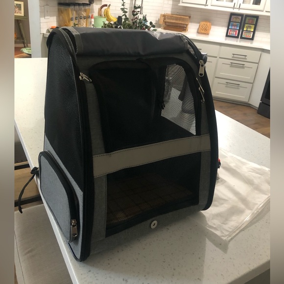 Innovative Traveler Bubble Backpack Pet Carriers for Cats and Dogs - black/gray - Picture 6 of 9